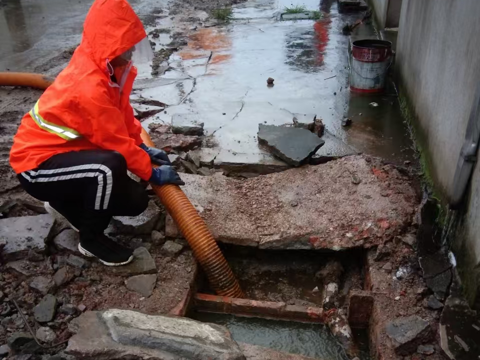 江北专业清理污水池 炜誉市政以规范流程守护城市 “肠道”