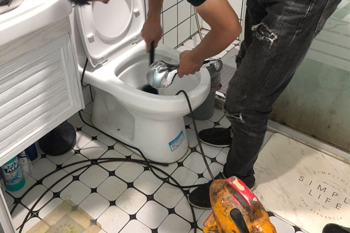 江北马桶堵塞自己疏通还是找师傅?专业上门服务让你省时更省心