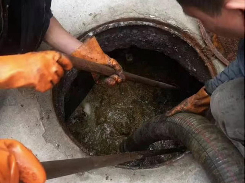 江北清理化粪池时如何避免沼气的危害?